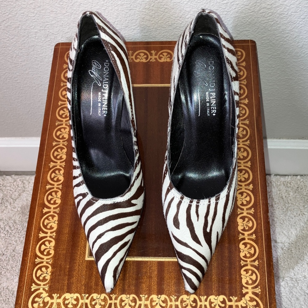 Donald J Pliner 8 animal print brown and white